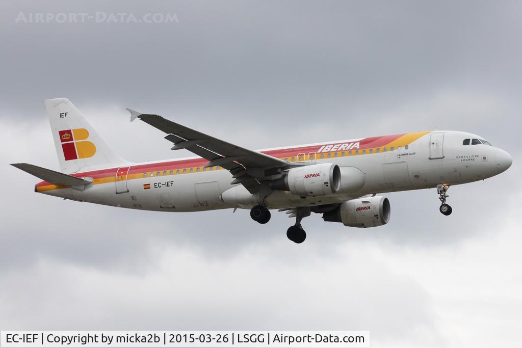 EC-IEF, 2001 Airbus A320-214 C/N 1655, Landing
