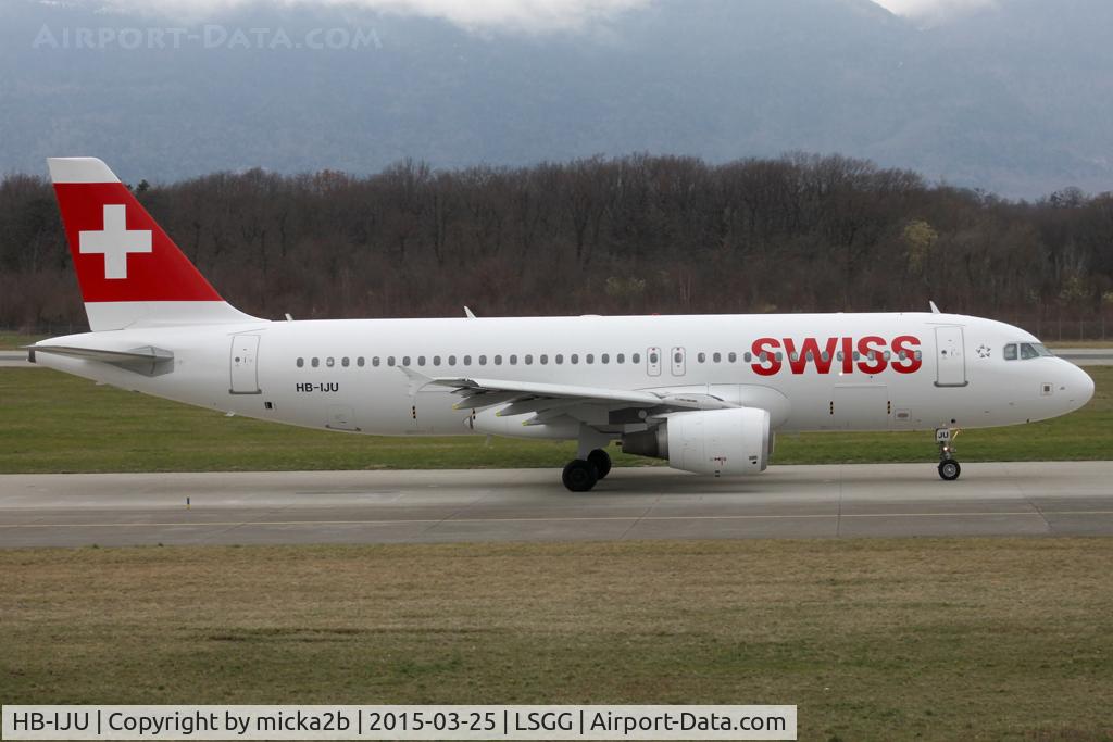 HB-IJU, 2003 Airbus A320-214 C/N 1951, Taxiing