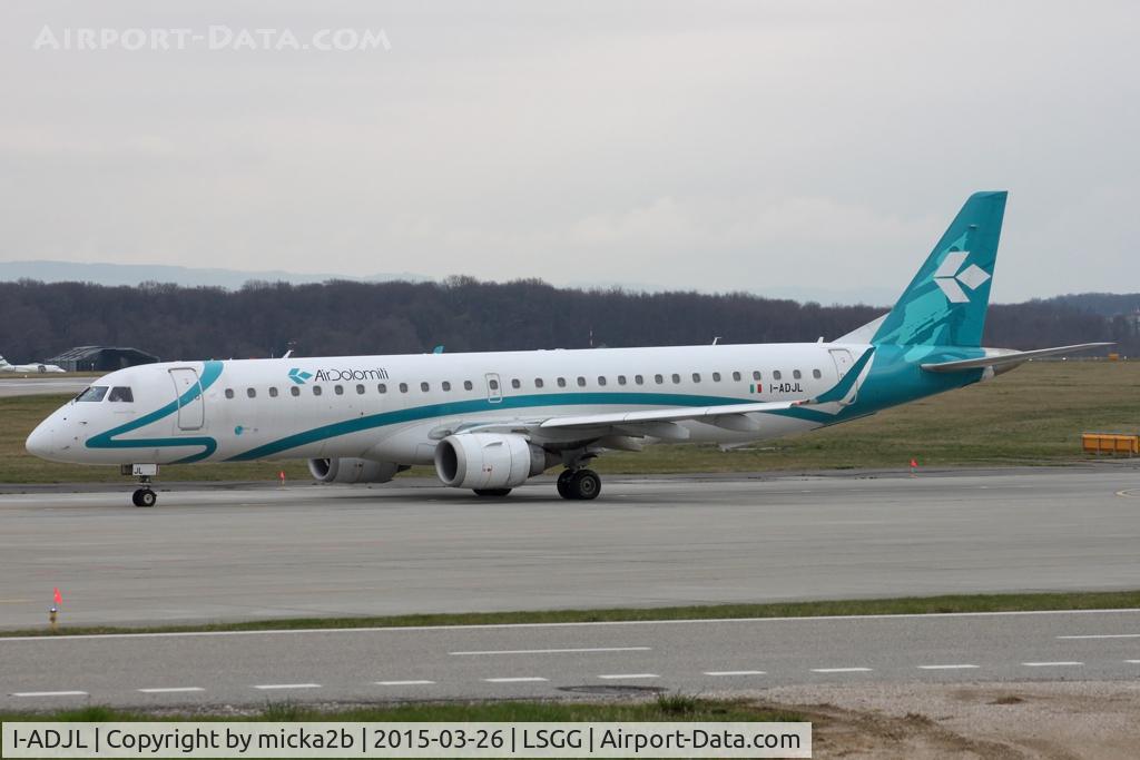 I-ADJL, 2009 Embraer 195LR (ERJ-190-200LR) C/N 19000256, Taxiing
