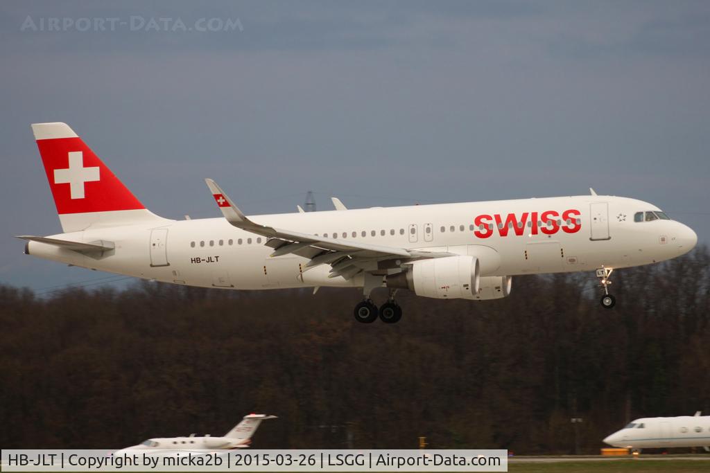 HB-JLT, 2013 Airbus A320-214 C/N 5518, Landing