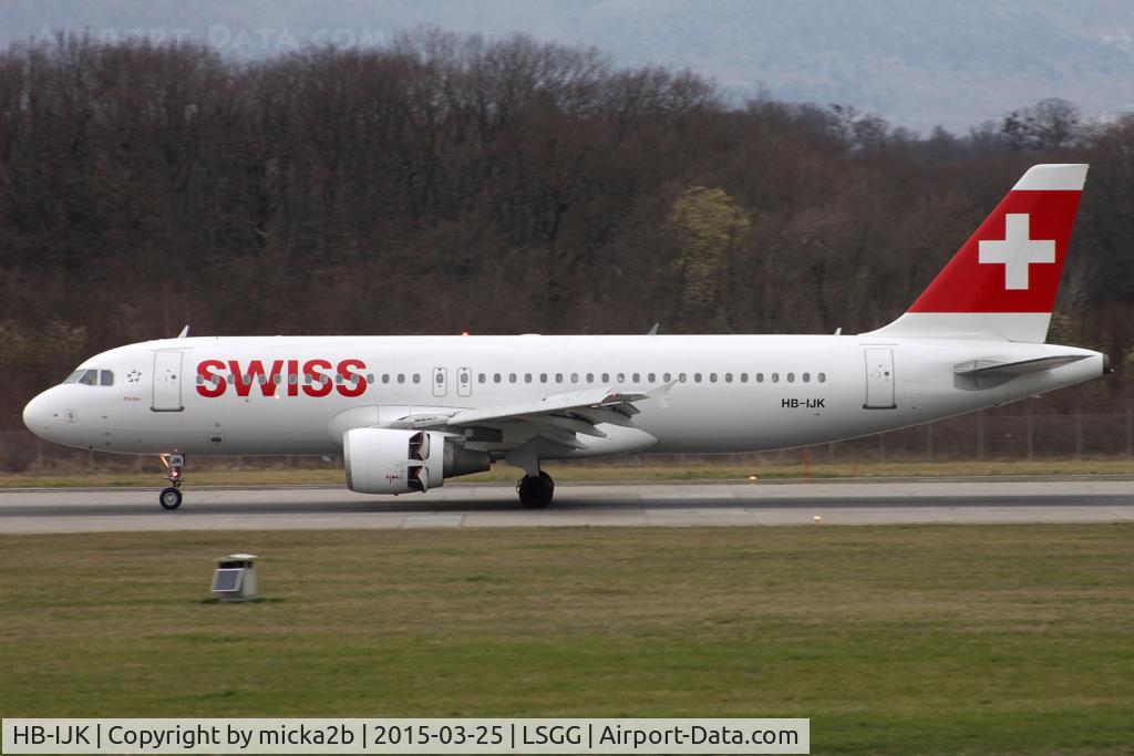 HB-IJK, 1996 Airbus A320-214 C/N 596, Landing