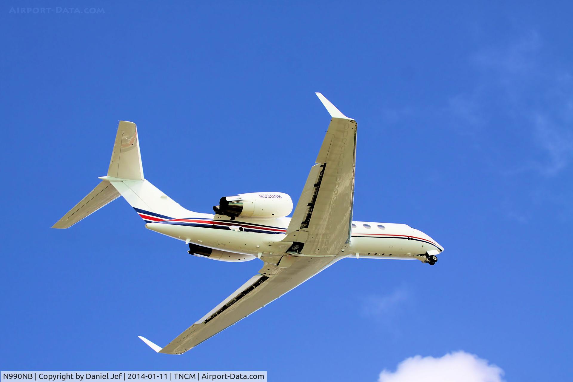 N990NB, 2000 Gulfstream Aerospace G-IV C/N 1428, N990NB departing TNCM