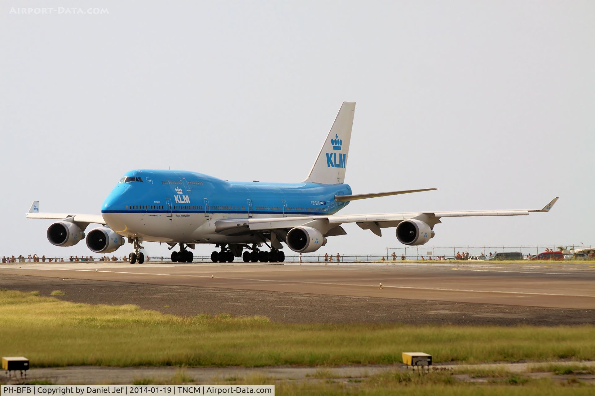 PH-BFB, 1989 Boeing 747-406 C/N 24000, PH-BFB departing TNCM