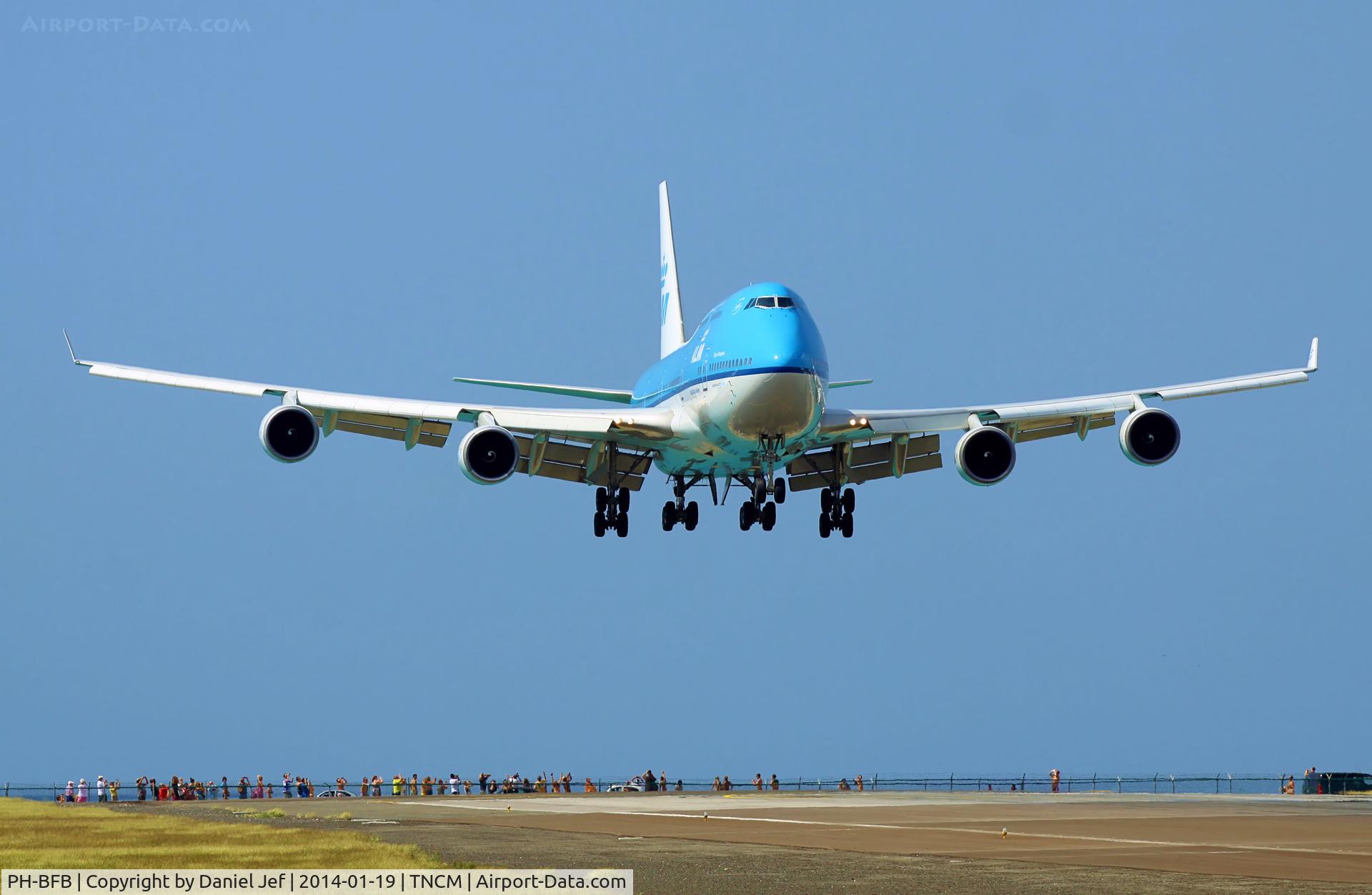 PH-BFB, 1989 Boeing 747-406 C/N 24000, PH-BFB landing at TNCM