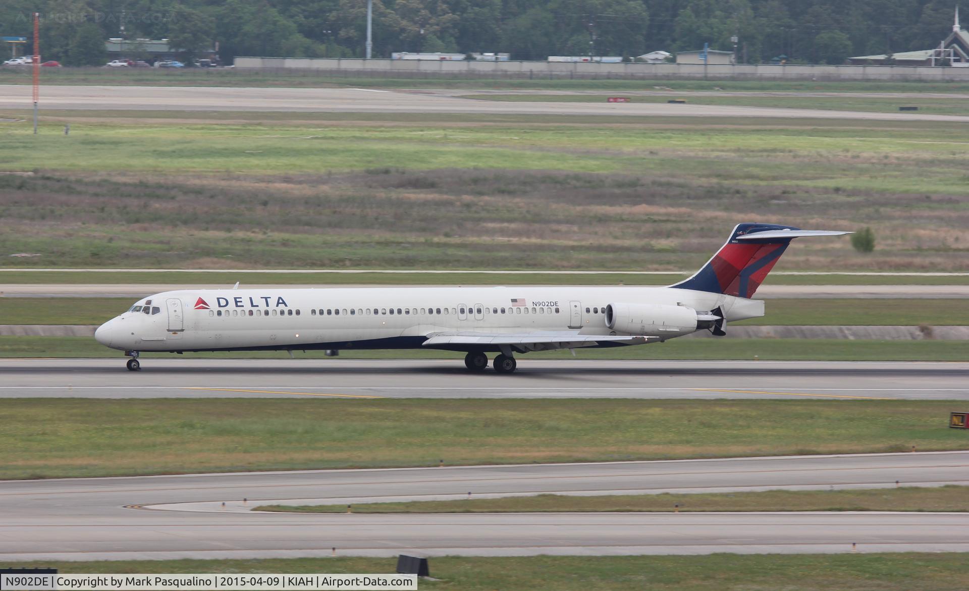 N902DE, 1992 McDonnell Douglas MD-88 C/N 53379, MD-88