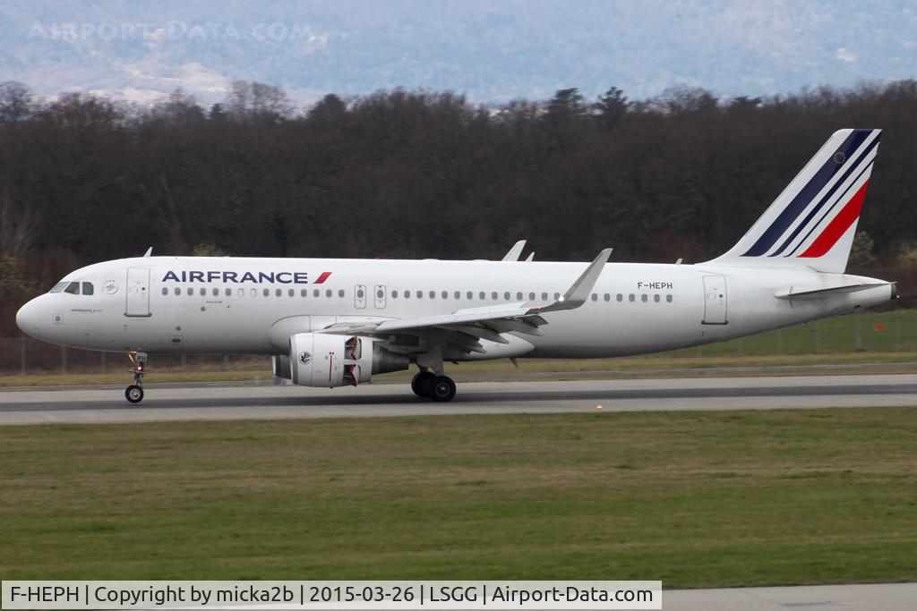 F-HEPH, 2013 Airbus A320-214 C/N 5869, Landing