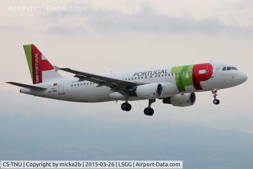 CS-TNU, 2009 Airbus A320-214 C/N 4106, Landing