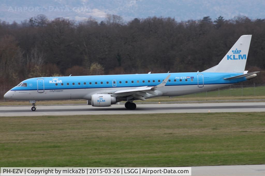 PH-EZV, 2012 Embraer 190LR (ERJ-190-100LR) C/N 19000528, Landing