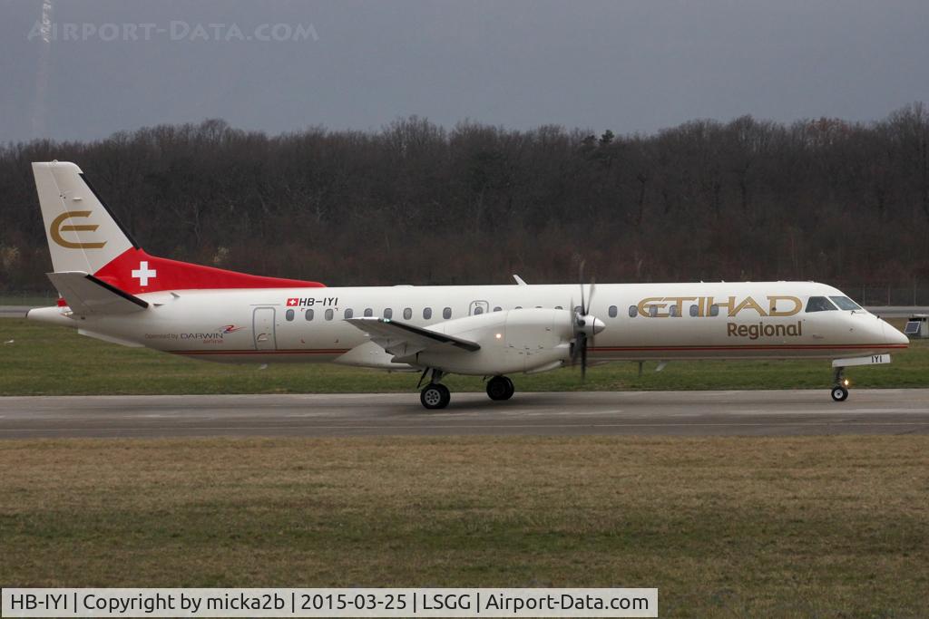 HB-IYI, 1995 Saab 2000 C/N 2000-016, Taxiing