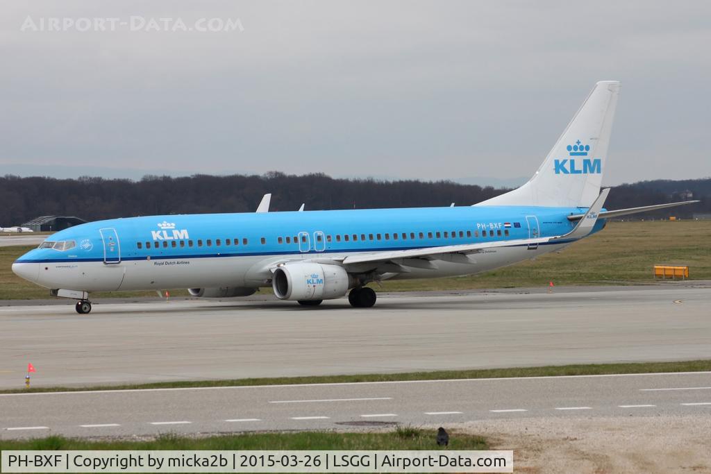 PH-BXF, 2000 Boeing 737-8K2 C/N 29596, Taxiing