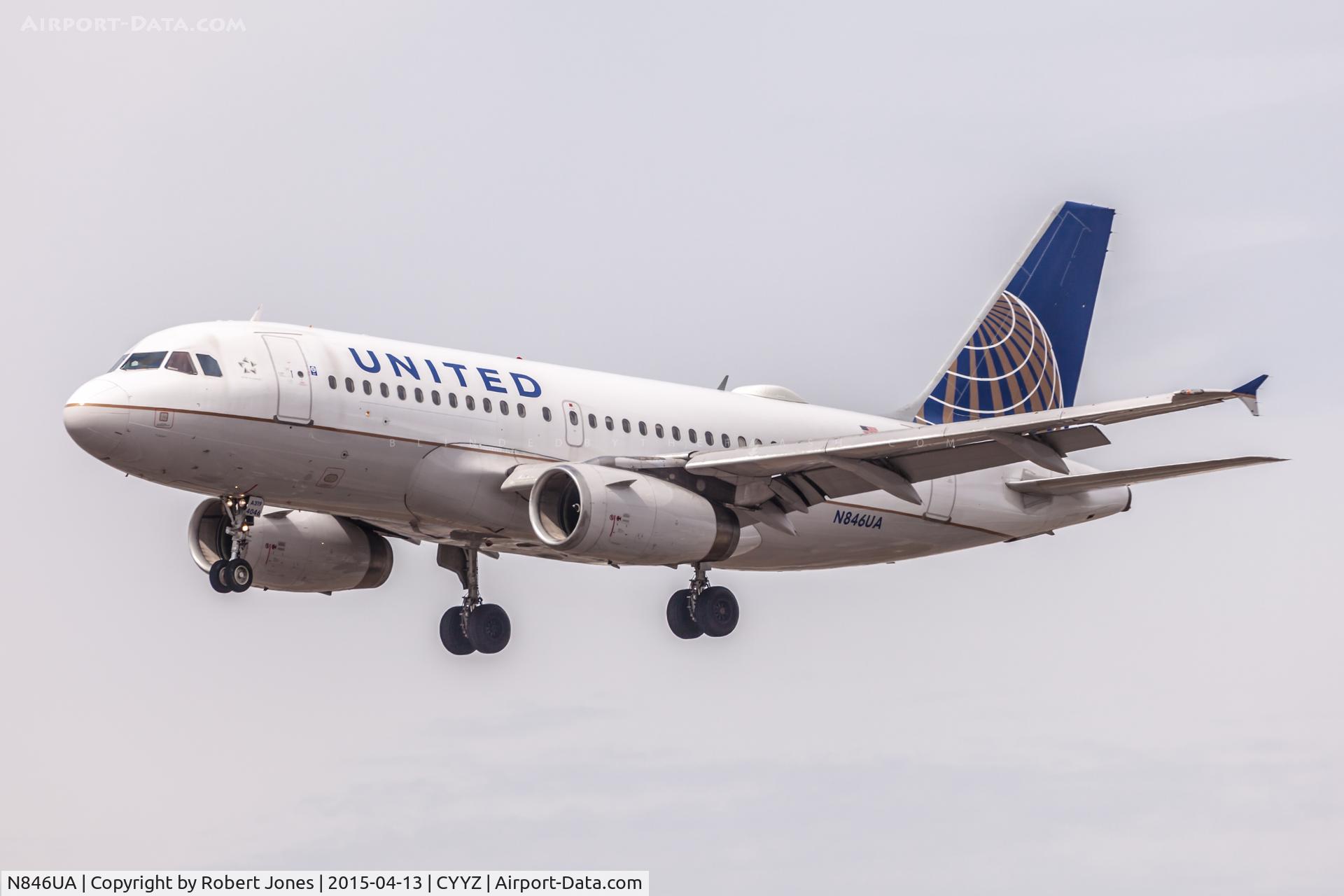 N846UA, 2001 Airbus A319-131 C/N 1600, At Toronto Pearson