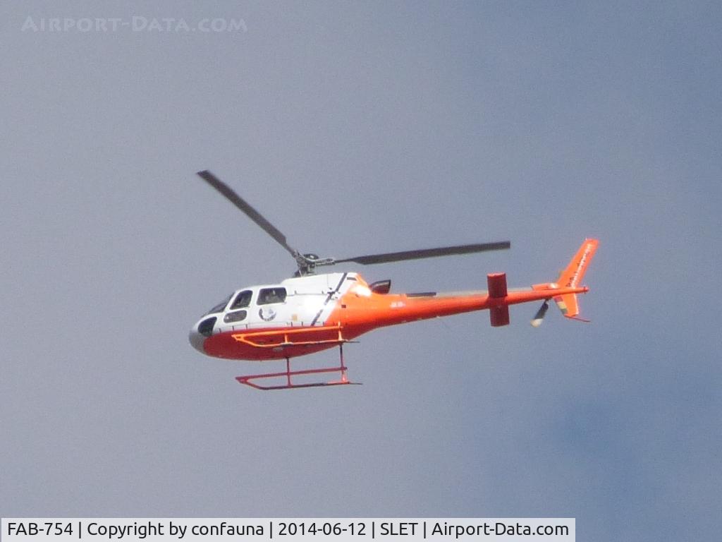 FAB-754, Aérospatiale AS-350B-3 Ecureuil C/N 4547, Over Santa Cruz city