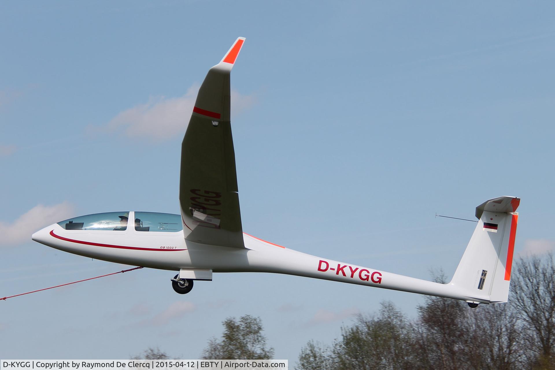 D-KYGG, DG Flugzeugbau DG-1000T C/N 10-125T44, Take-off with a winch.