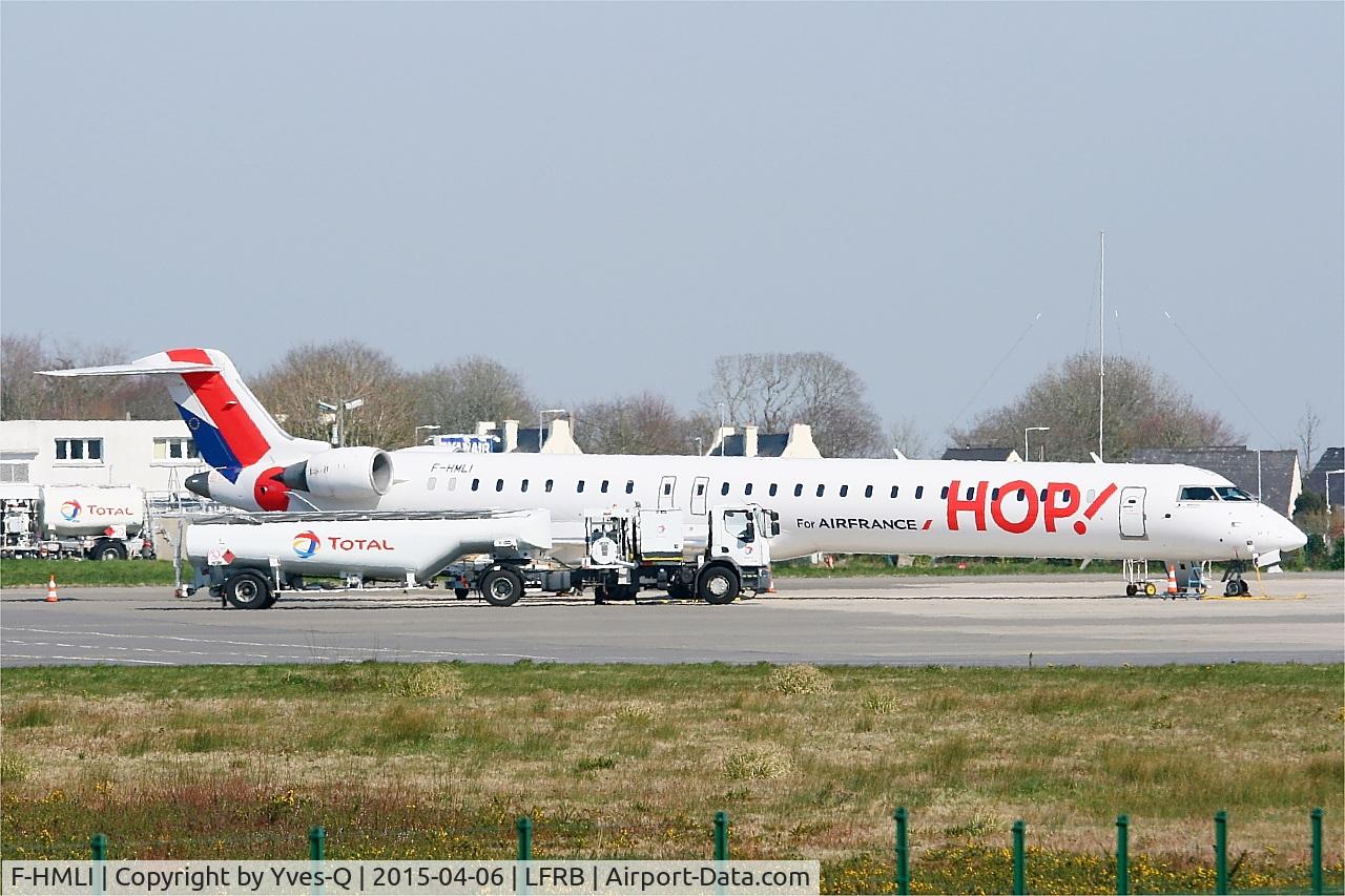 F-HMLI, 2011 Bombardier CRJ-1000EL NG (CL-600-2E25) C/N 19014, Bombardier CRJ-1000, Refueling, Brest-Bretagne airport (LFRB-BES)