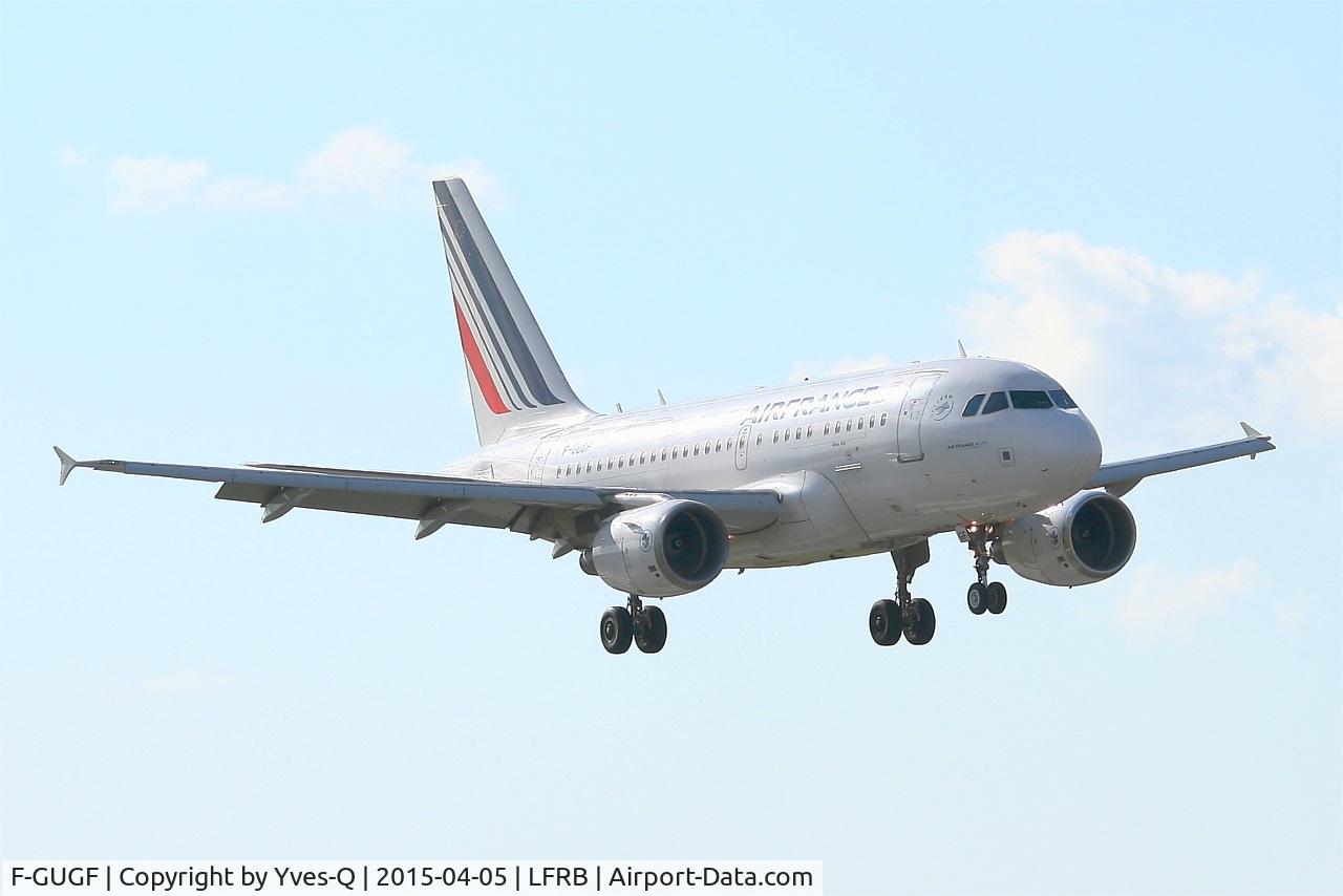 F-GUGF, 2004 Airbus A318-111 C/N 2109, Airbus A318-111, On final rwy 07R, Brest-Bretagne airport (LFRB-BES)