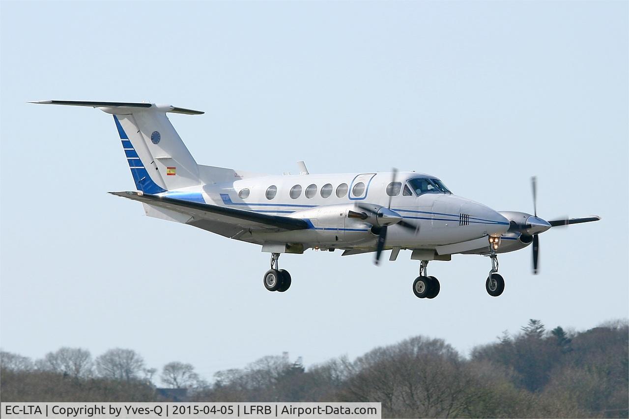 EC-LTA, 1983 Beech B200 King Air C/N BB-1116, Beech B200 King Air, On final rwy 07R, Brest-Bretagne airport (LFRB-BES)