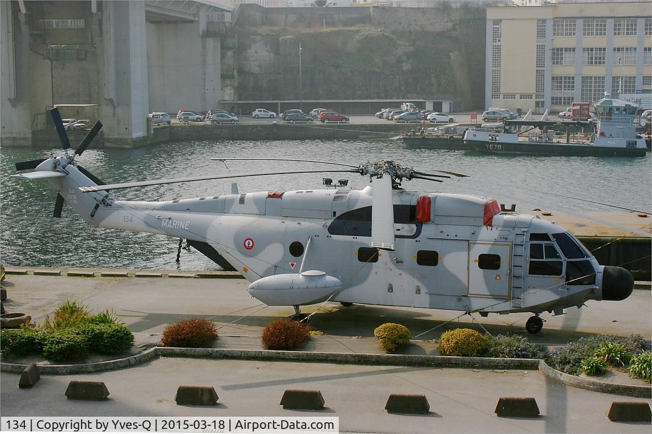 134, Aérospatiale SA-321G Super Frelon C/N 134, Aerospatiale SA-321G Super Frelon , Exposed at Naval Base in Brest