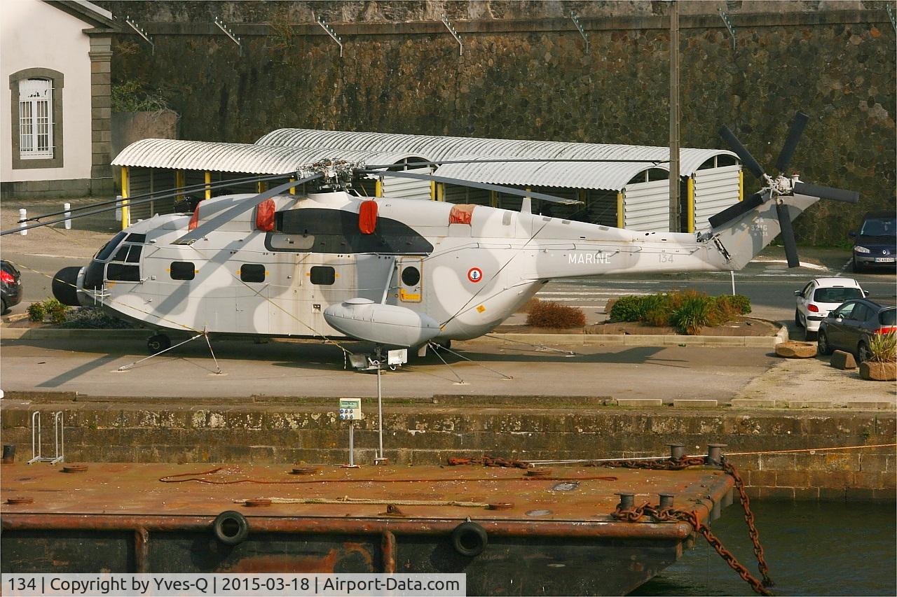134, Aérospatiale SA-321G Super Frelon C/N 134, Aerospatiale SA-321G Super Frelon , Exposed at Naval Base in Brest