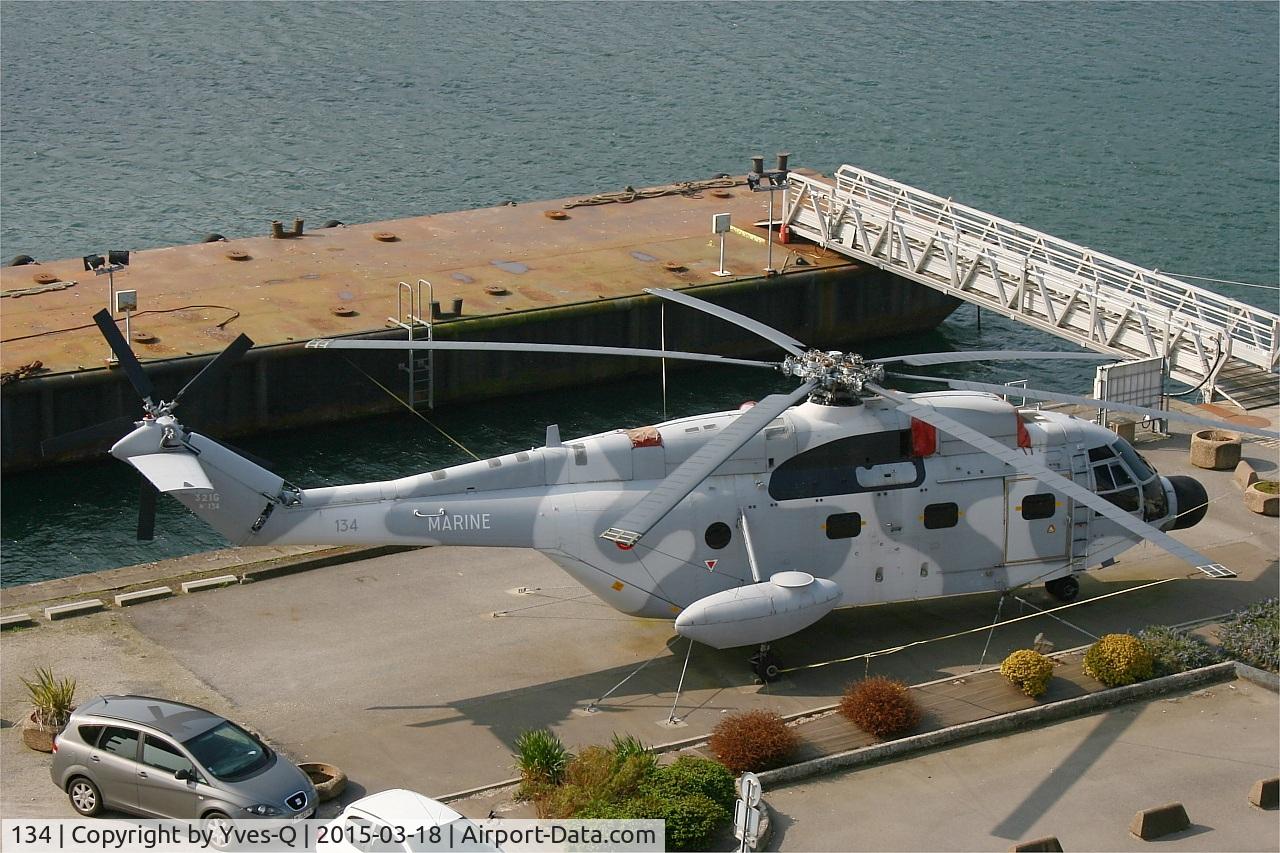134, Aérospatiale SA-321G Super Frelon C/N 134, Aerospatiale SA-321G Super Frelon , Exposed at Naval Base in Brest