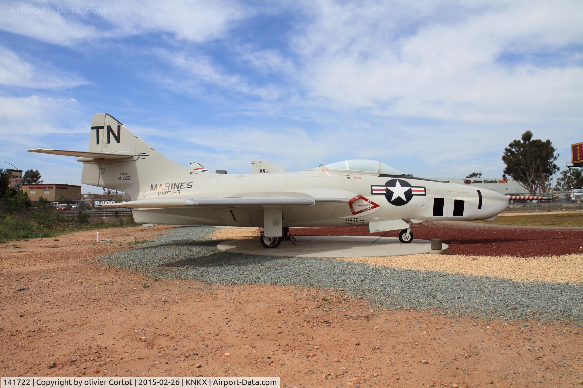 141722, Grumman RF-9J Cougar C/N 55, ugly but nice !