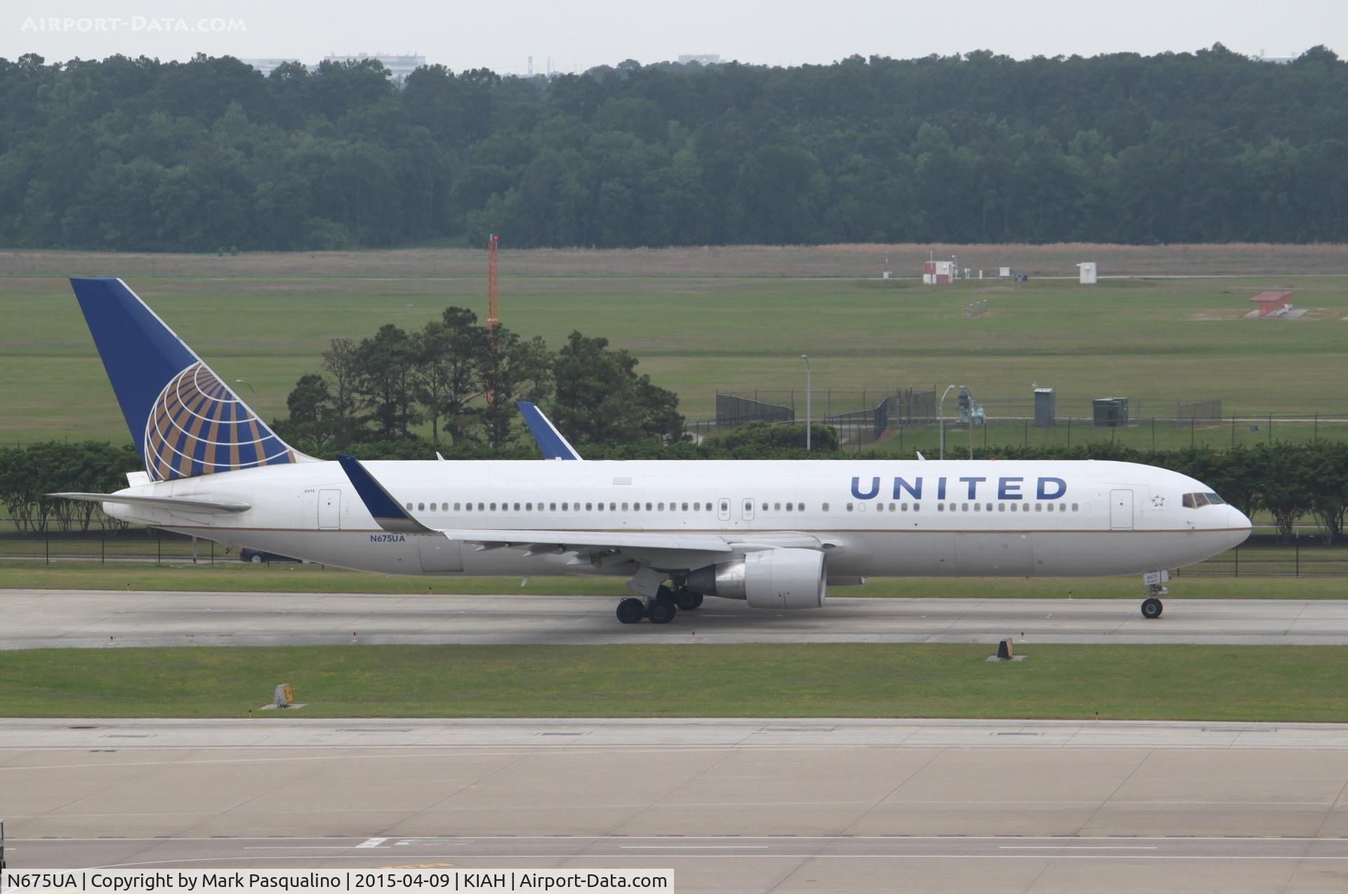 N675UA, 2000 Boeing 767-322 C/N 29243, Boeing 767-300