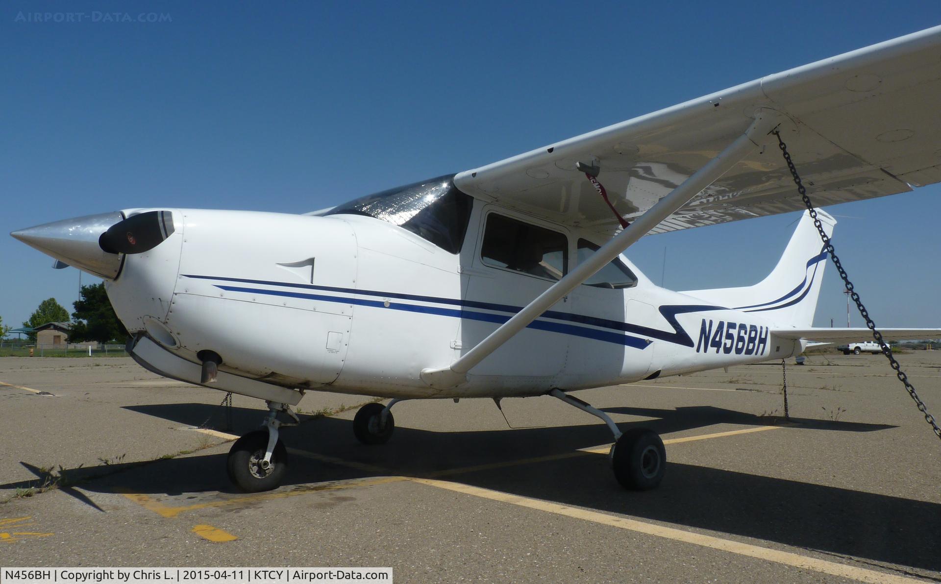 N456BH, 1980 Cessna TR182 Turbo Skylane RG C/N R18201482, A 1980 Cessna 182RG sitting on the ramp at Tracy Municipal Airport.