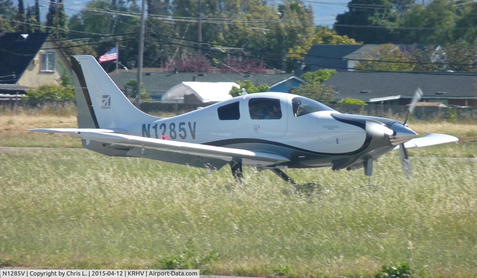 N1285V, 2008 Cessna LC41-550FG C/N 411085, A local 2008 Cessna 400 landing on 31R at Reid Hillview.