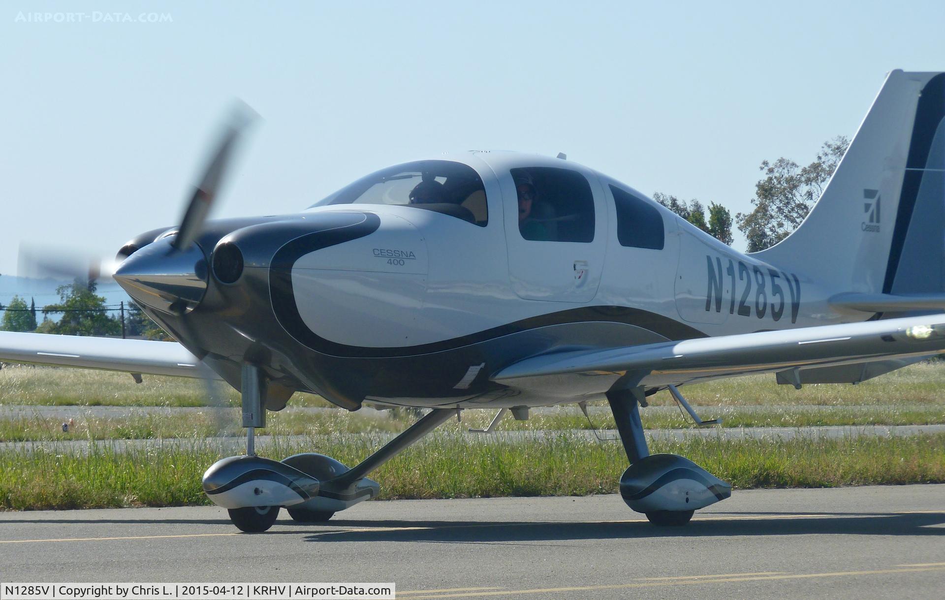 N1285V, 2008 Cessna LC41-550FG C/N 411085, A local 2008 Cessna 400 taxing back to its hangar.