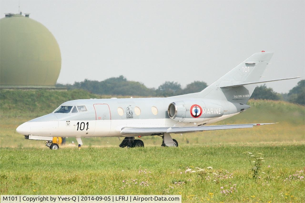 M101, 1977 Dassault Falcon 10MER C/N 101, Dassault Falcon 10MER, Taxiing to holding point rwy 08, Landivisiau Naval Air Base (LFRJ)