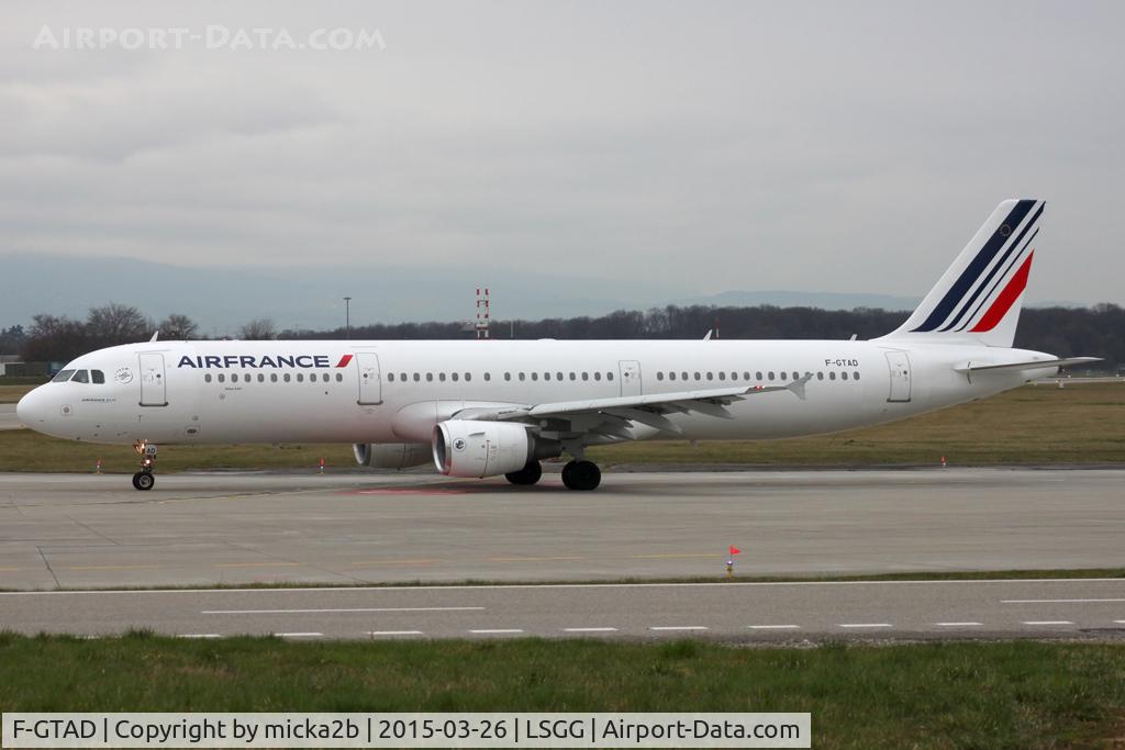 F-GTAD, 1998 Airbus A321-211 C/N 0777, Taxiing. Scrapped in february 2025.