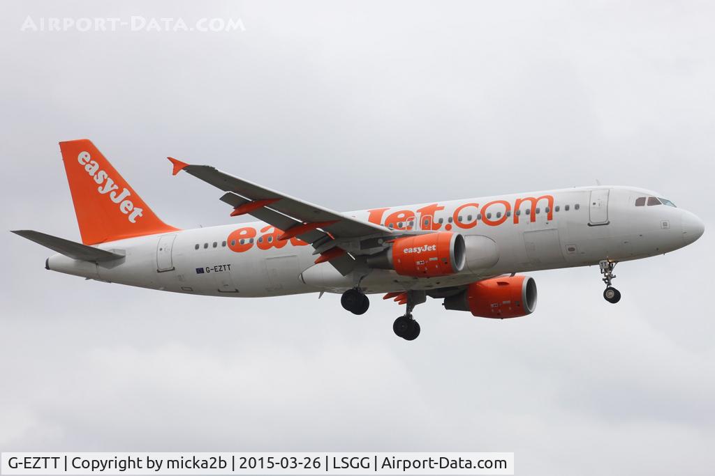 G-EZTT, 2010 Airbus A320-214 C/N 4219, Landing