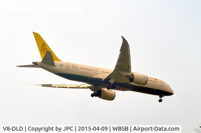 V8-DLD, 2014 Boeing 787-8 Dreamliner C/N 34788, Landing in a rain storm