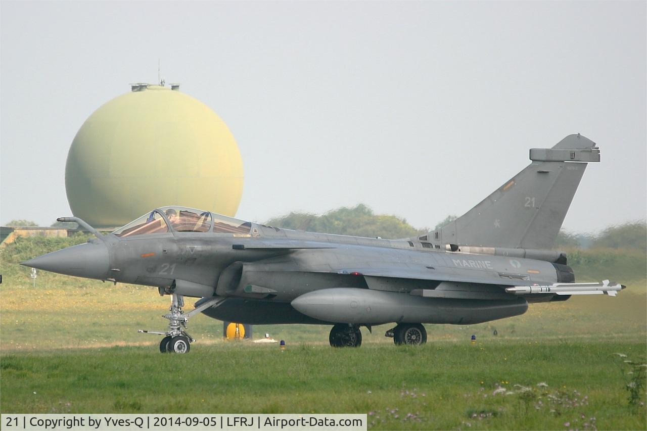 21, Dassault Rafale M C/N 21, Dassault Rafale M, Taxiing to holding point rwy 08, Landivisiau Naval Air Base (LFRJ)