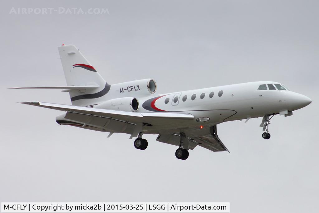 M-CFLY, 2001 Dassault Falcon 50EX C/N 320, Landing