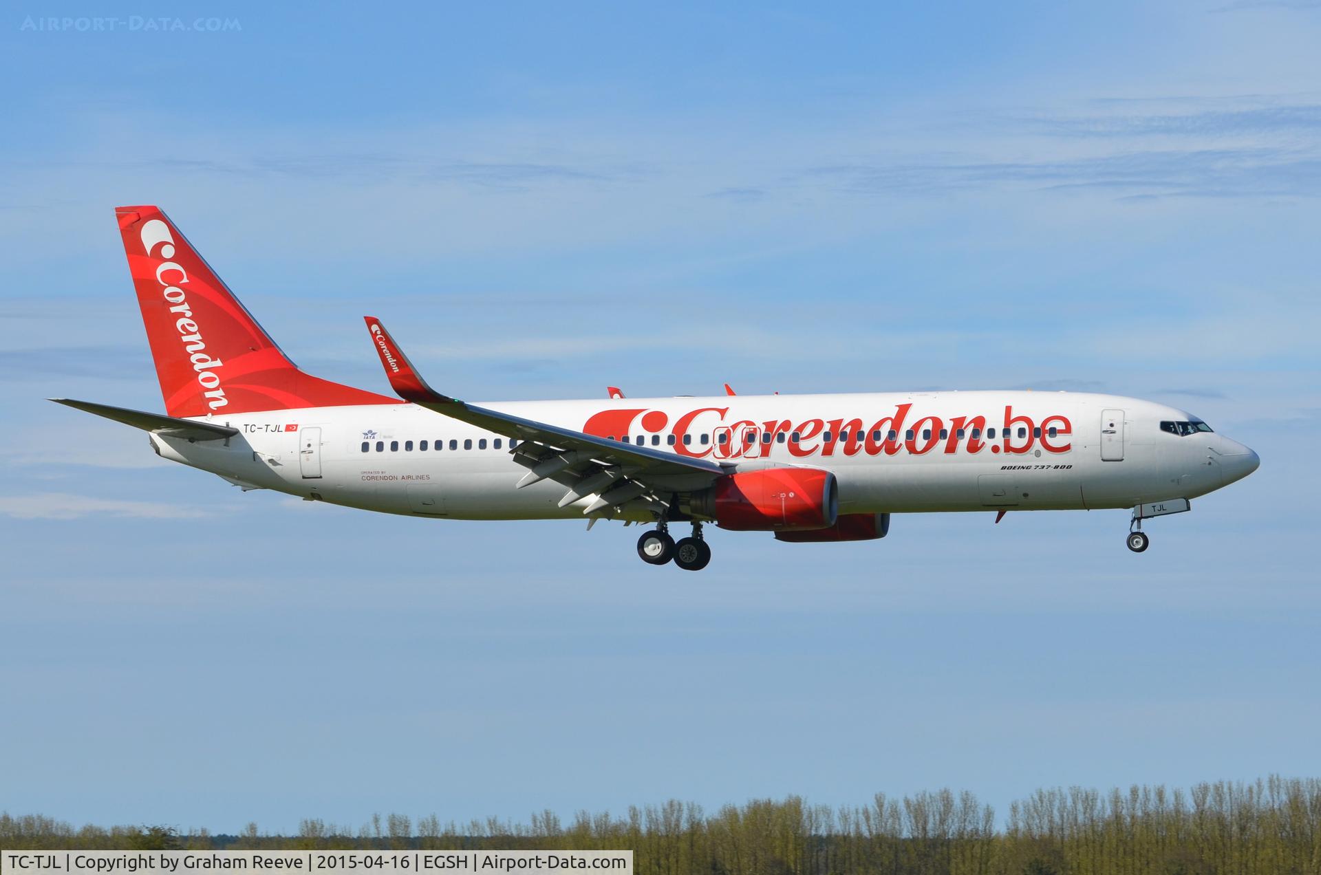 TC-TJL, 2003 Boeing 737-86J C/N 32920, Landing at Norwich.