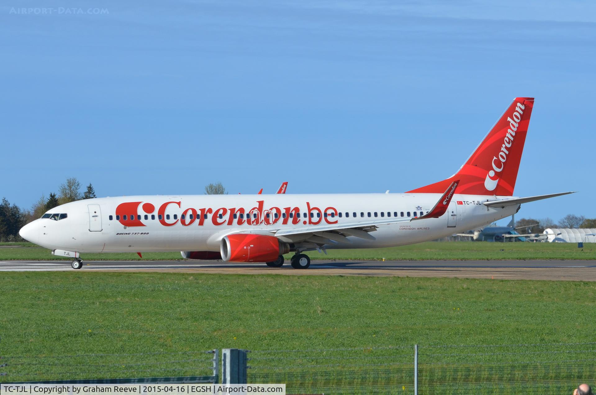 TC-TJL, 2003 Boeing 737-86J C/N 32920, About to depart from Norwich.