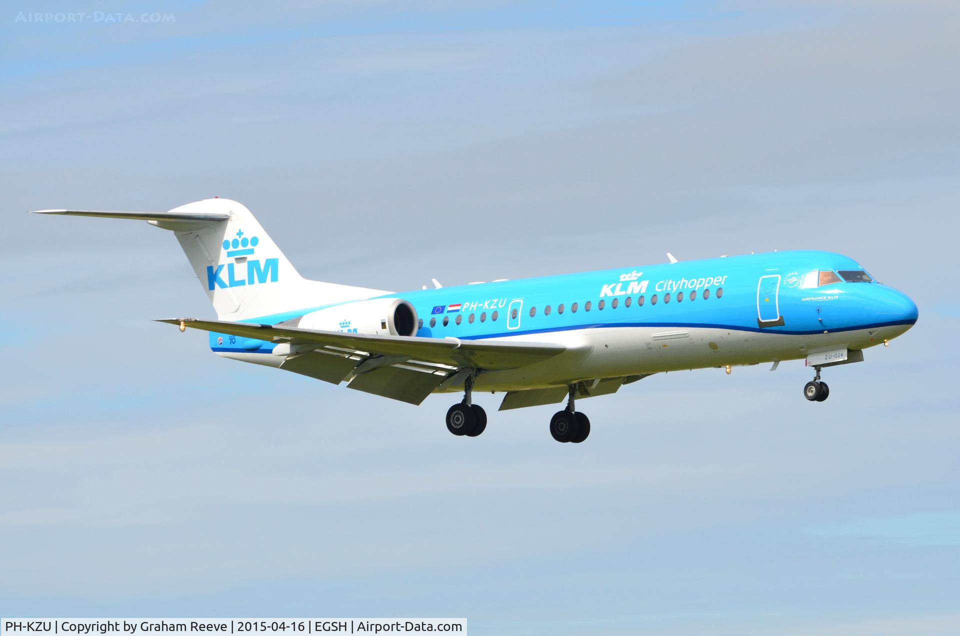 PH-KZU, 1995 Fokker 70 (F-28-0070) C/N 11543, Landing at Norwich.