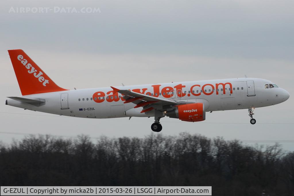 G-EZUL, 2012 Airbus A320-214 C/N 5019, Landing