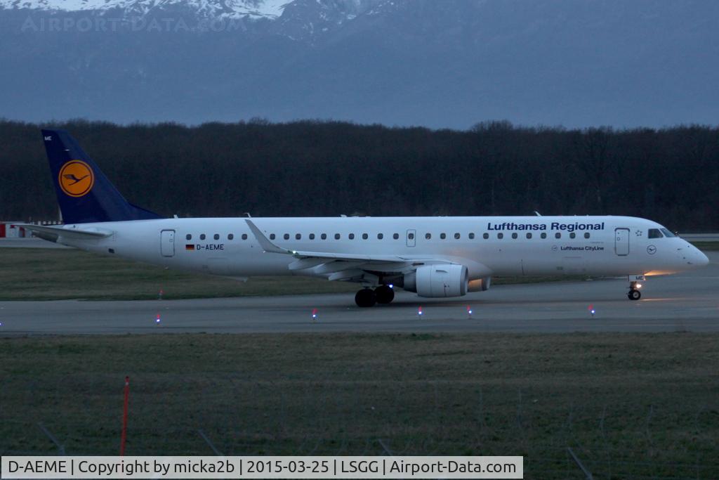 D-AEME, 2009 Embraer 195LR (ERJ-190-200LR) C/N 19000308, Taxiing