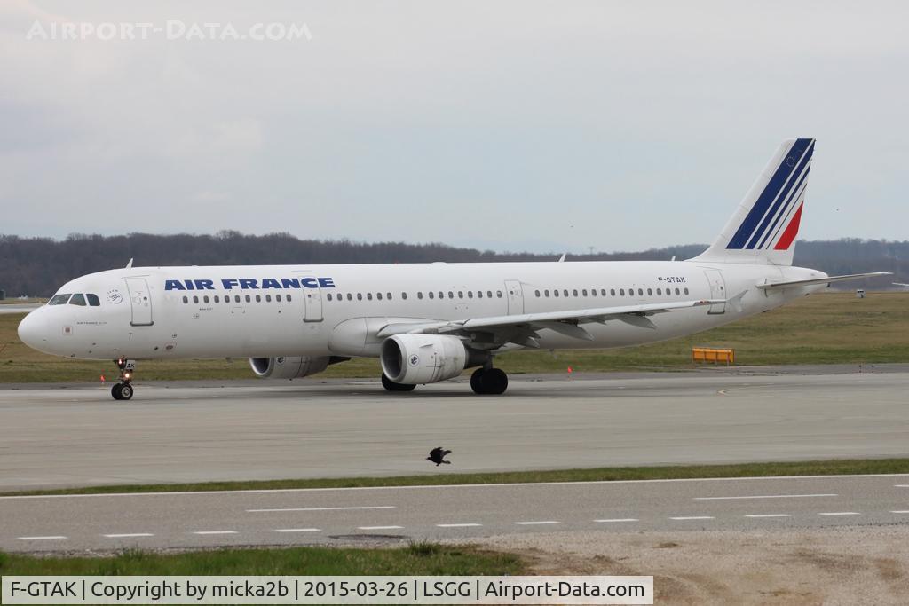 F-GTAK, 2001 Airbus A321-211 C/N 1658, Taxiing