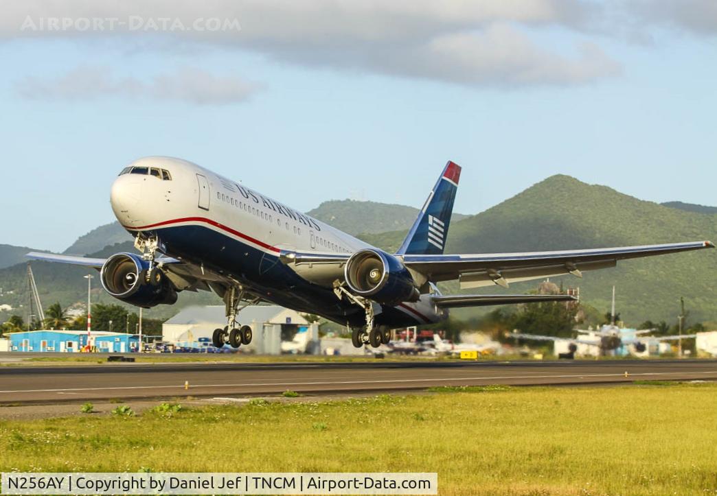 N256AY, 1993 Boeing 767-2B7 C/N 26847, N256AY
