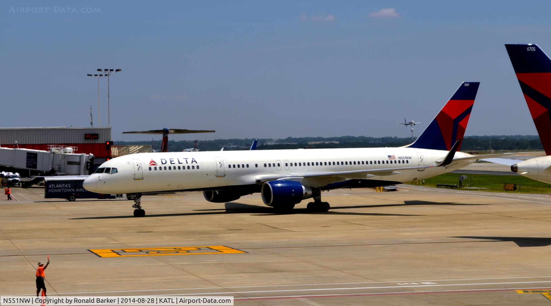 N551NW, 2001 Boeing 757-251 C/N 26498, Taxi Atlanta