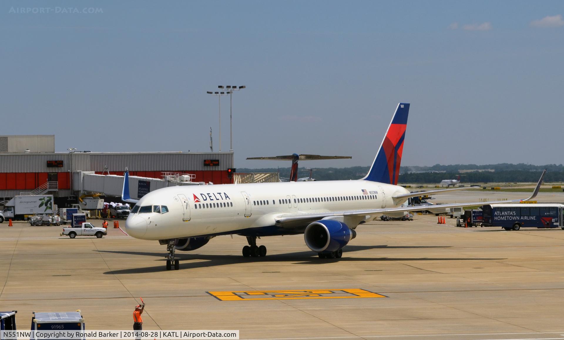 N551NW, 2001 Boeing 757-251 C/N 26498, Taxi Atlanta