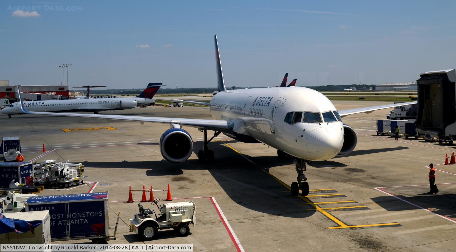 N551NW, 2001 Boeing 757-251 C/N 26498, Taxi Atlanta