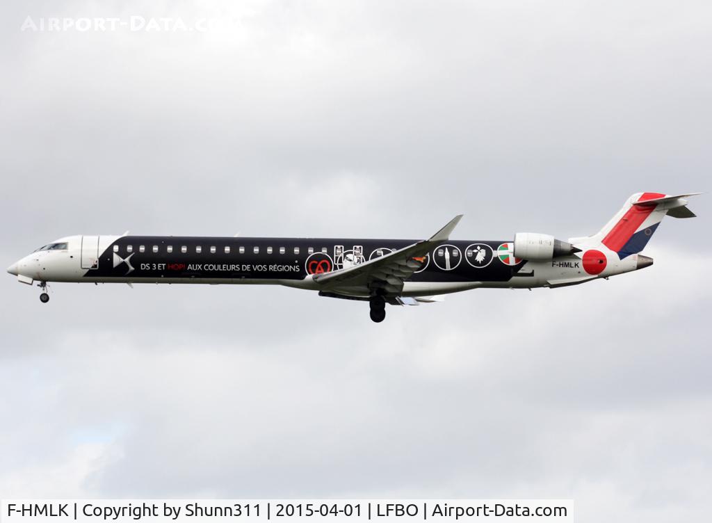 F-HMLK, 2011 Bombardier CRJ-1000EL NG (CL-600-2E25) C/N 19016, Landing rwy 32L in 'DS3' promoting c/s