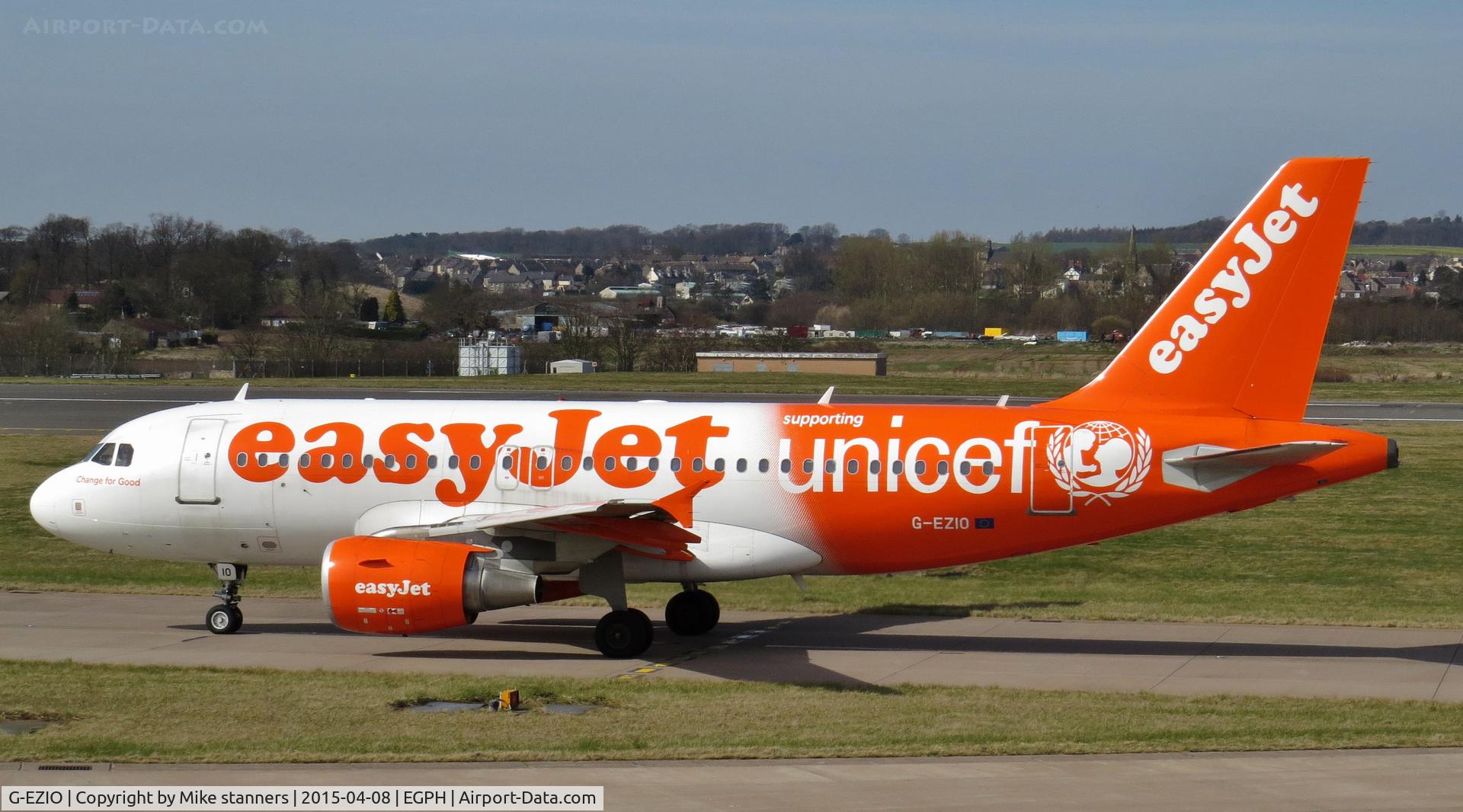 G-EZIO, 2005 Airbus A319-111 C/N 2512, Easyjet A319  taxiing to runway 06
