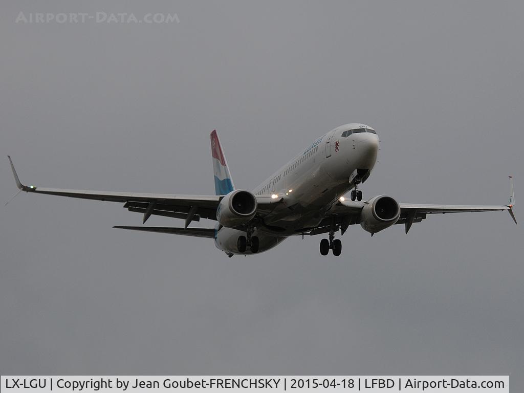 LX-LGU, 2012 Boeing 737-8C9 C/N 41047, Luxair LG2202 from Palma landing 05