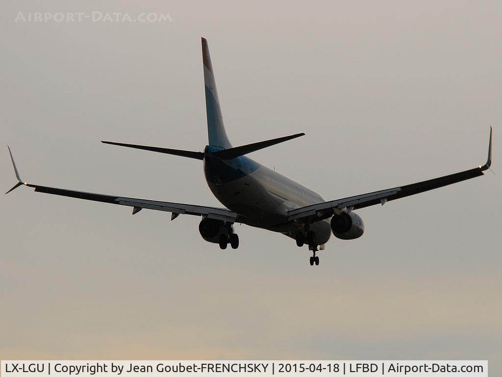 LX-LGU, 2012 Boeing 737-8C9 C/N 41047, Luxair LG2202 from Palma landing 05