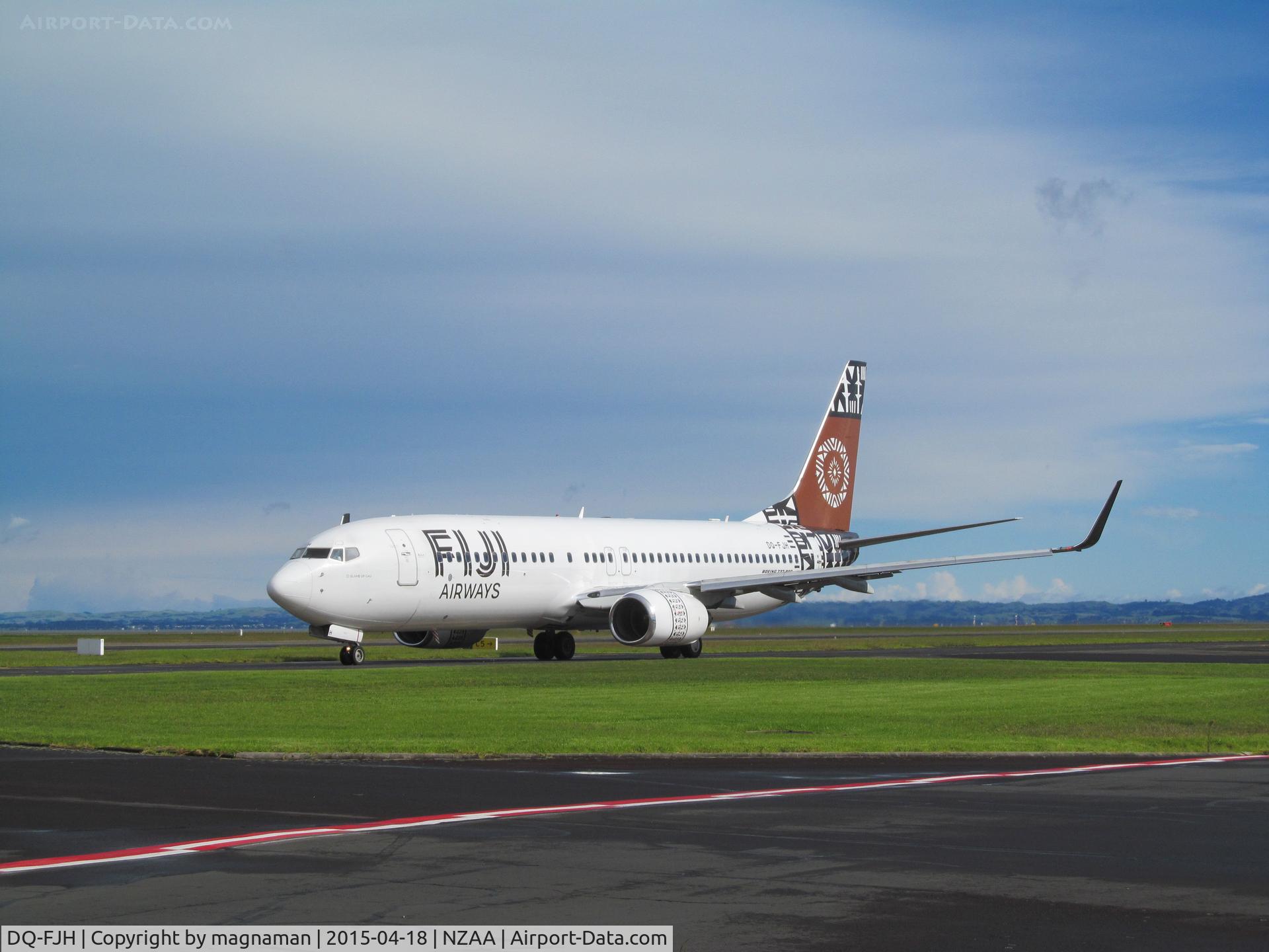 DQ-FJH, 1999 Boeing 737-8X2 C/N 29969, taxying out for departure