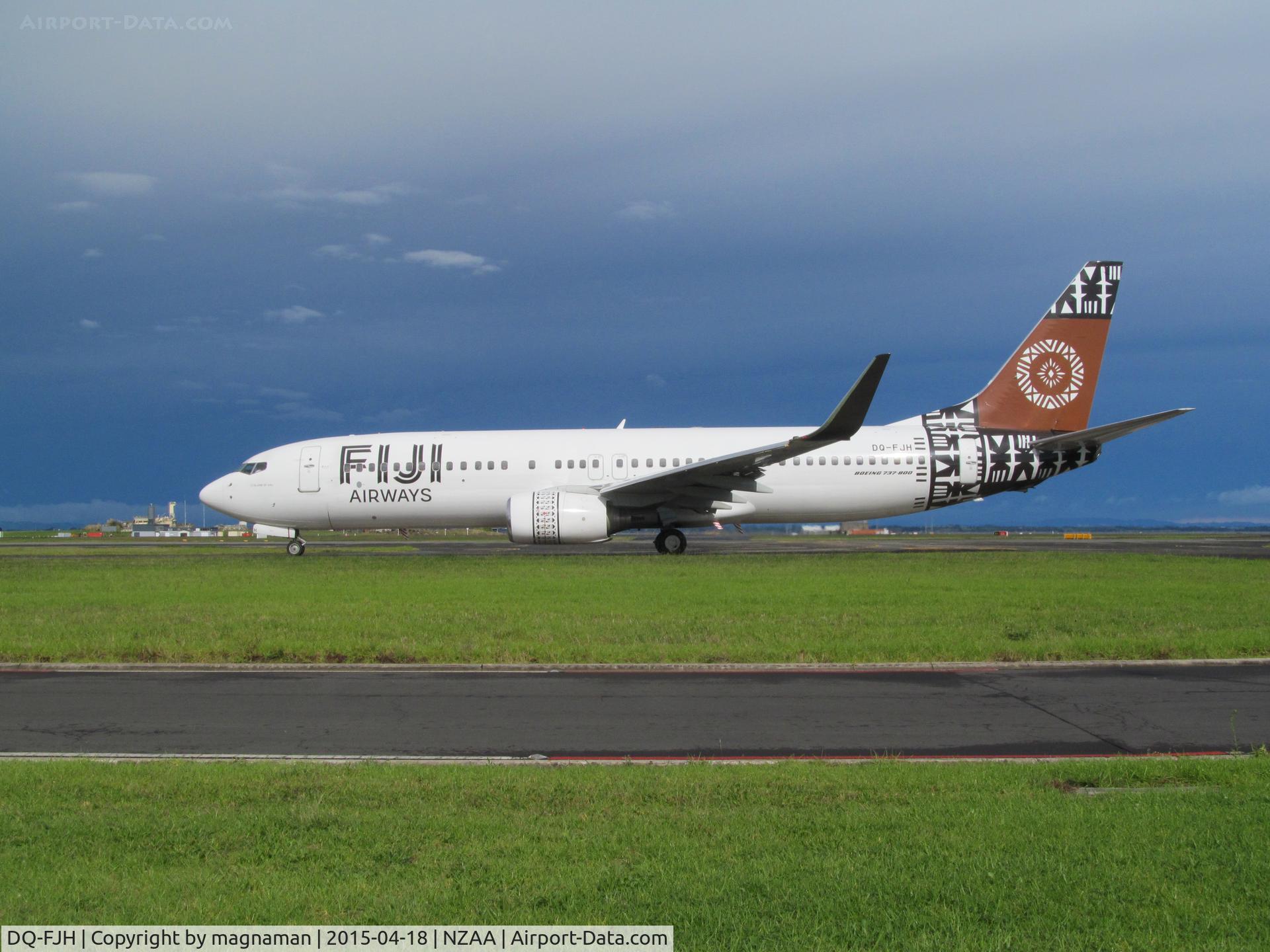 DQ-FJH, 1999 Boeing 737-8X2 C/N 29969, On taxyway